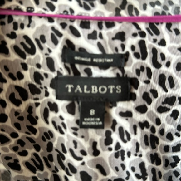 Talbots Short Sleeve Button Down Leopard Print Blouse. Cotton and spandex. - Picture 3 of 3